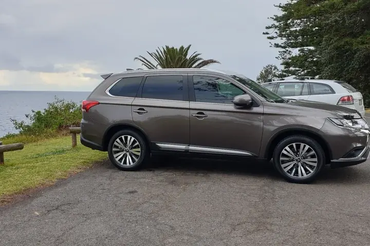 Mitsubishi Outlander SE 2020 — imagen de referencia